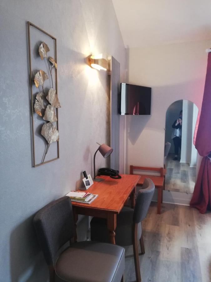La Breille-les-Pins Logis Hotel Restaurant L'Oree Des Bois מראה חיצוני תמונה