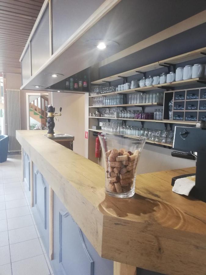 La Breille-les-Pins Logis Hotel Restaurant L'Oree Des Bois מראה חיצוני תמונה