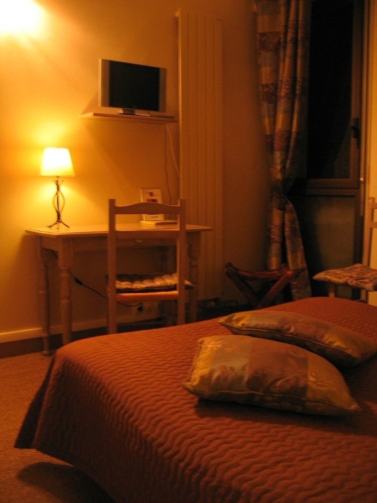 La Breille-les-Pins Logis Hotel Restaurant L'Oree Des Bois מראה חיצוני תמונה