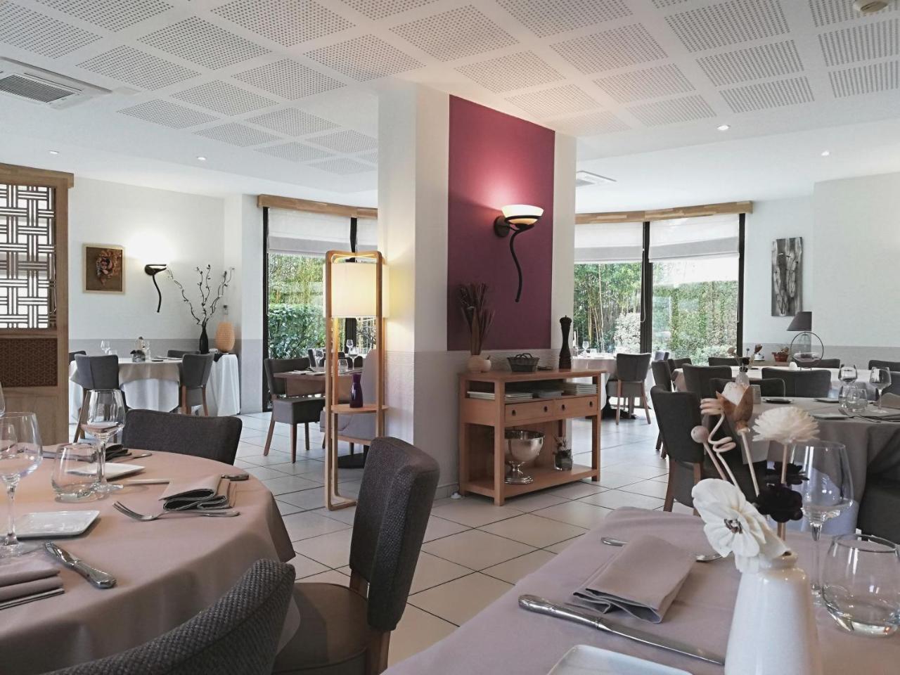 La Breille-les-Pins Logis Hotel Restaurant L'Oree Des Bois מראה חיצוני תמונה