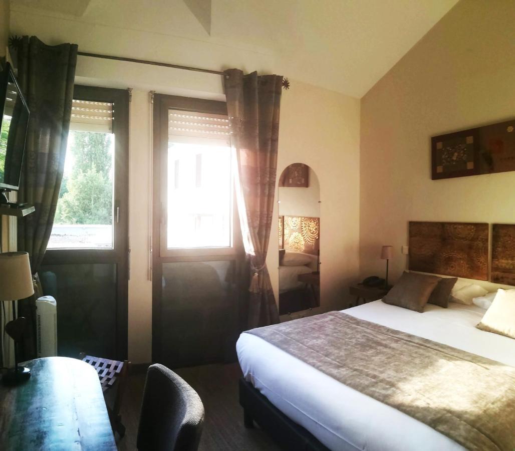 La Breille-les-Pins Logis Hotel Restaurant L'Oree Des Bois מראה חיצוני תמונה
